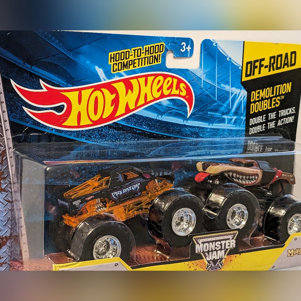 Monster jam Hot Wheels, Predator and Monster Mutt